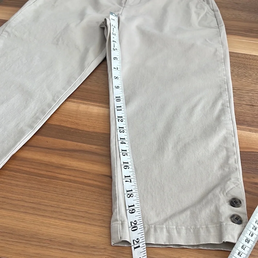 NWOT Croft & Barrow
Excellent Condition
Size 6
Color Tan
Capri 
#545 - Picture 5 of 7